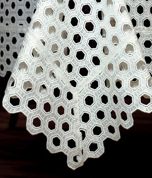 EYELET HEXAGON TABLECLOTH