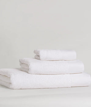 INTEGRITY WHITE BATH TOWEL