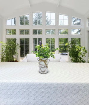 EYELET DIAMOND TABLECLOTH