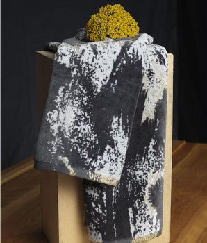 Onyx Hand Towel Gray/Gold  TH84201-GG